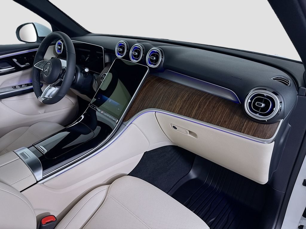 New 2026 MANUFAKTUR Moonlight White Metallic Mercedes-Benz GLC 300 image 30