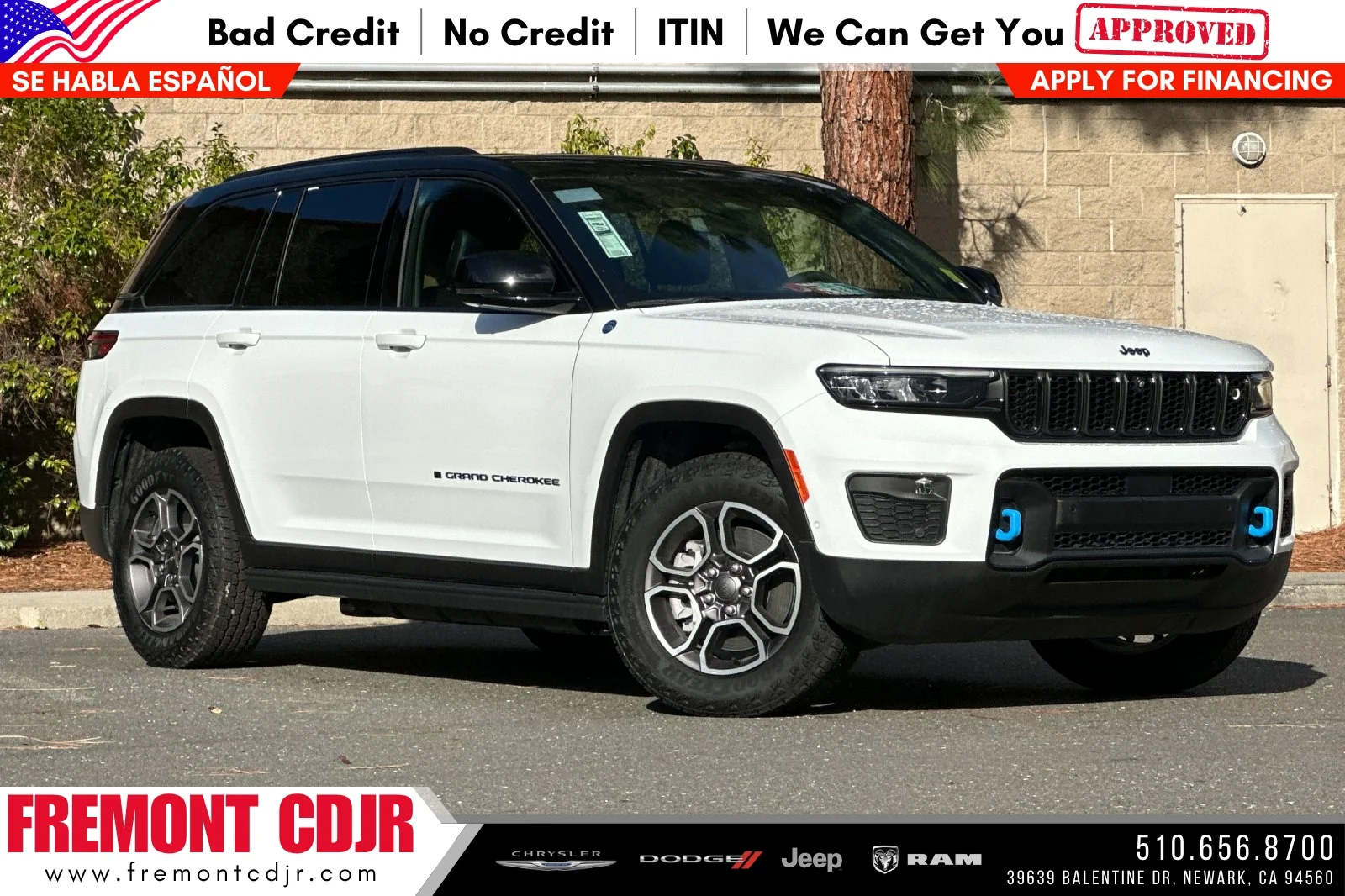 New 2023 Bright White Clear-Coat Exterior Paint Jeep Trailhawk 4xe image 1