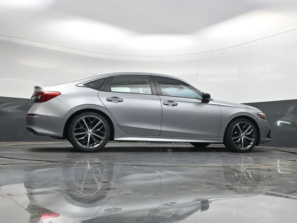 Certified Used 2024 Lunar Silver Metallic Honda Touring image 35
