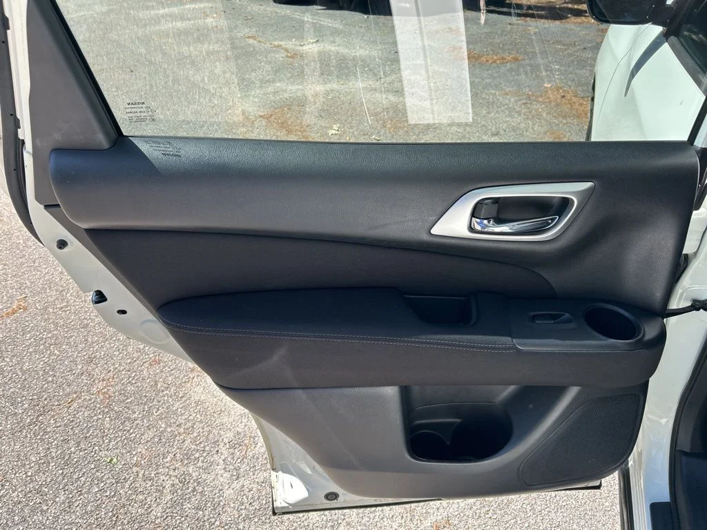 Used 2017 White Nissan SV image 25