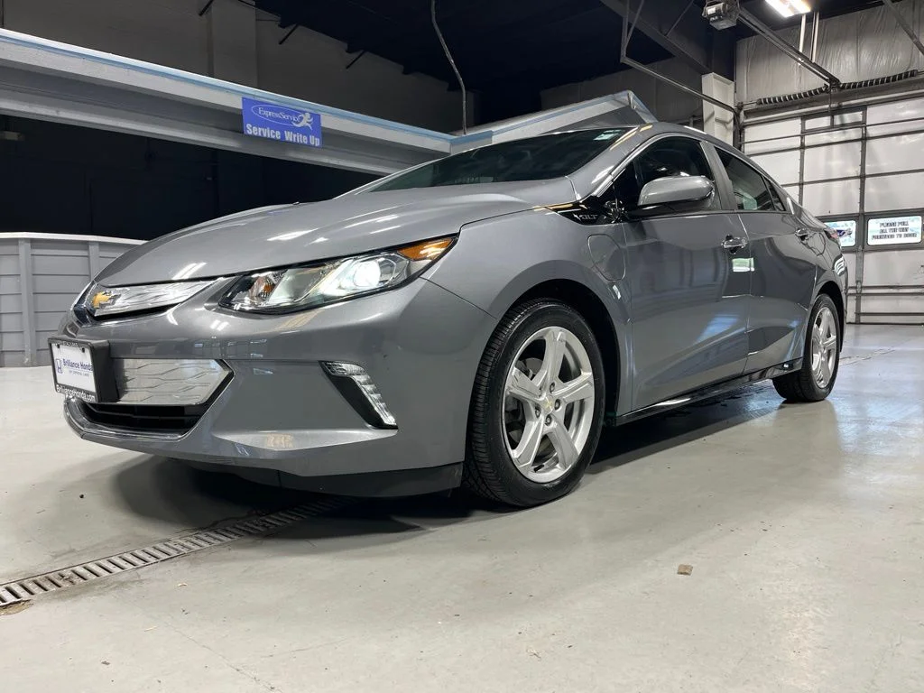 Used 2018 Steel Metallic Chevrolet LT image 3