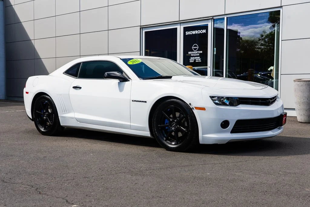 Used 2015 White Chevrolet 1LT image 1