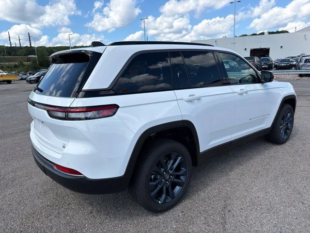 New 2026 White Jeep  image 3