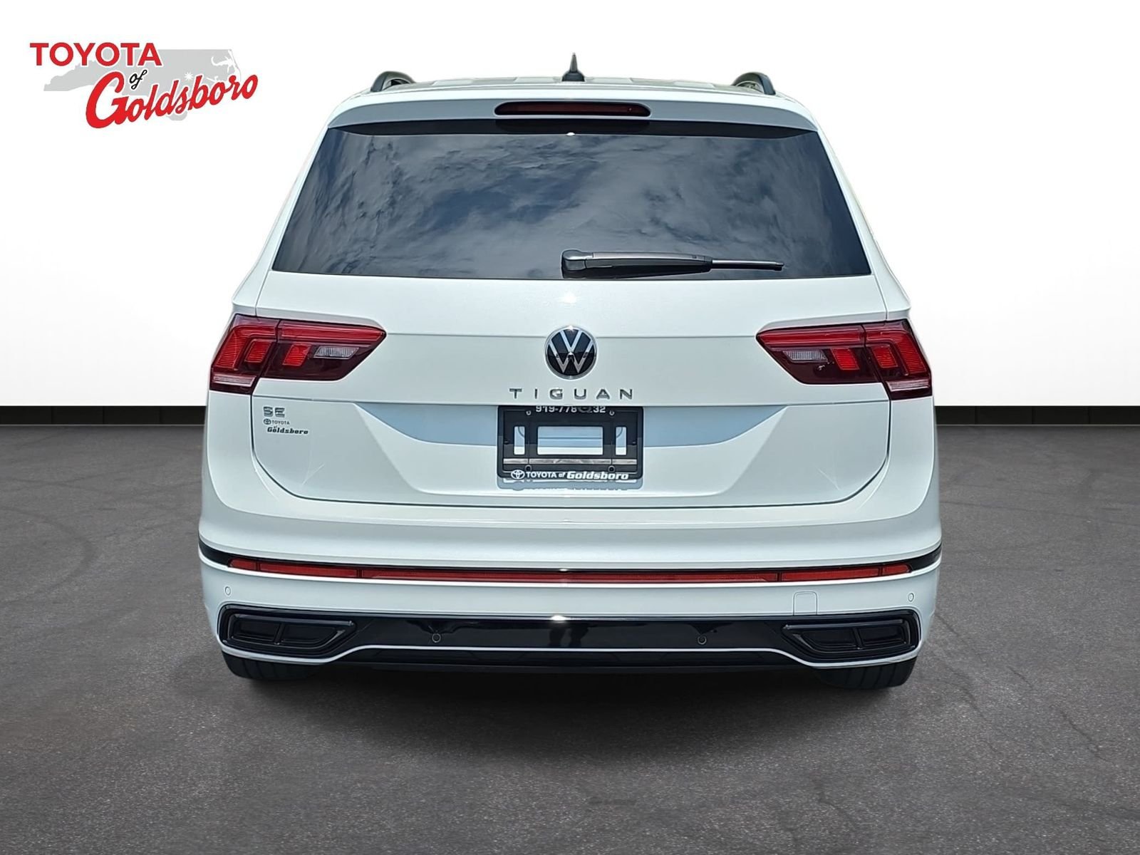 Used 2024  Volkswagen 2.0T SE R-Line Black image 6