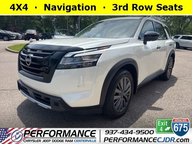 2024 Nissan Pathfinder SL 4WD's photo