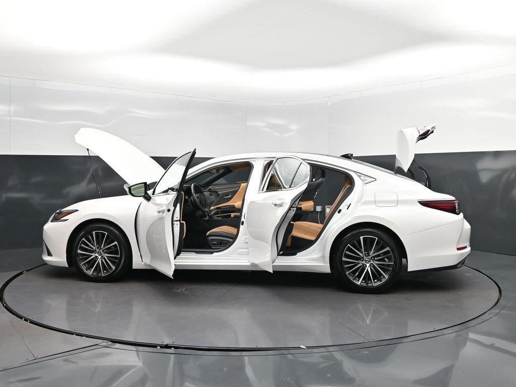 Used 2024 White Lexus 350 image 46