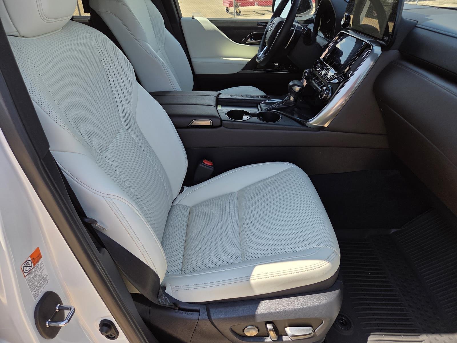 Used 2023 Eminent White Pearl Lexus LX 600 Luxury image 44