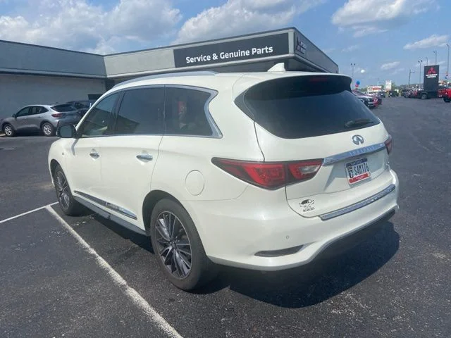 Used 2017 White INFINITI Base image 6