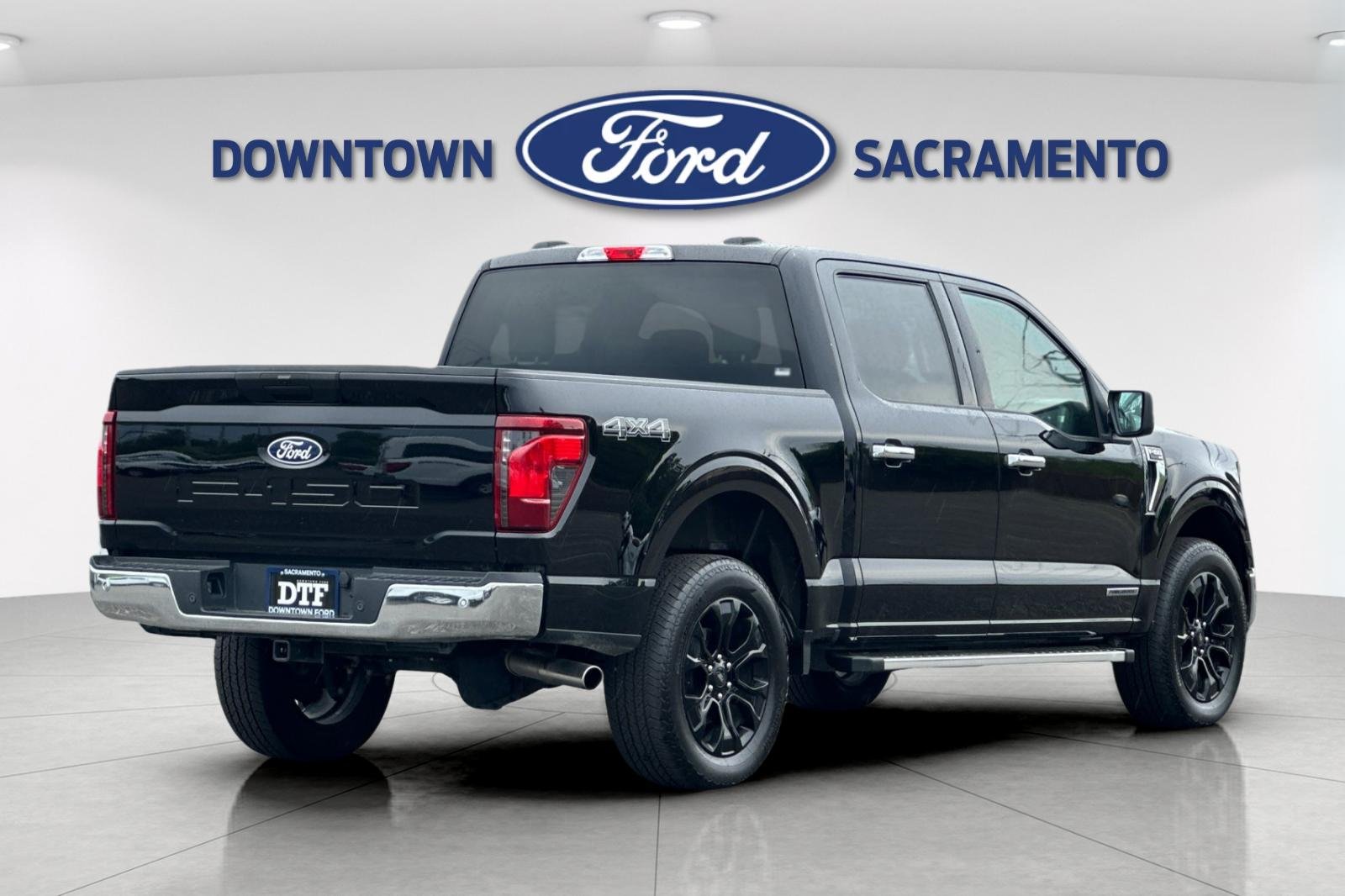 Used 2025 Agate Black Metallic Ford XLT image 3