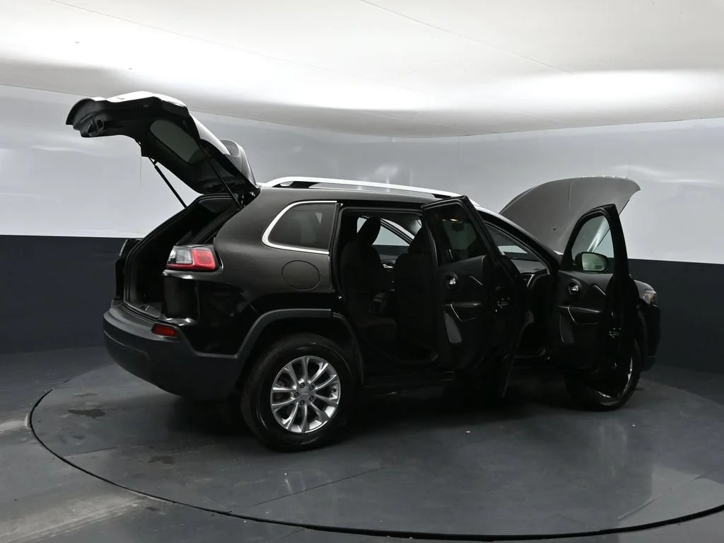 Used 2019 Black Jeep Latitude image 35
