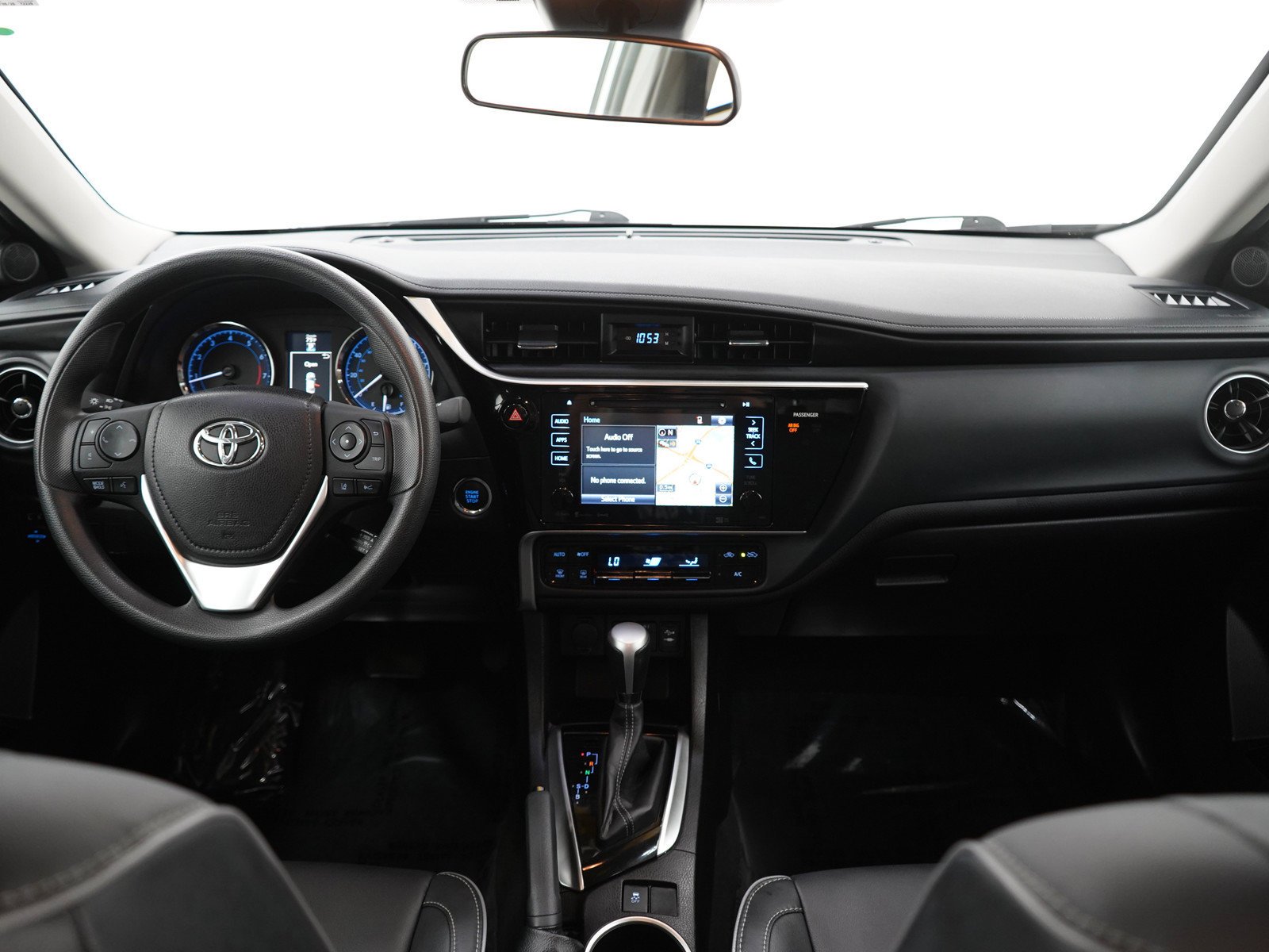 Used 2017 Classic Silver Metallic Toyota Xle image 13