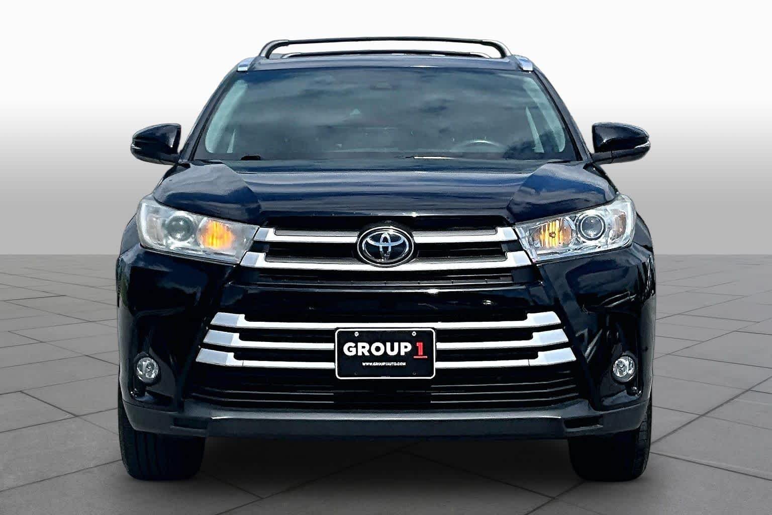 Used 2018 Midnight Black Metallic Toyota XLE image 4