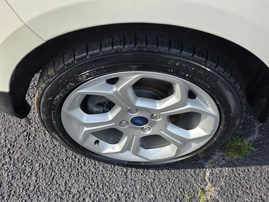 Used 2021 White Ford SE image 15