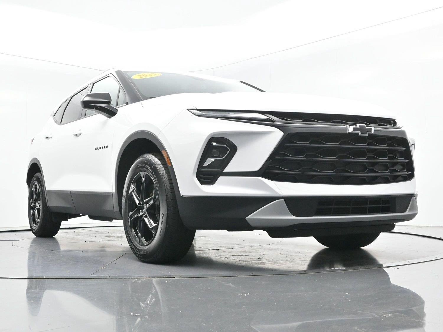 Used 2023 SUMMIT WHITE Chevrolet LT image 46