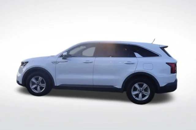 Used 2023 White Kia LX image 9