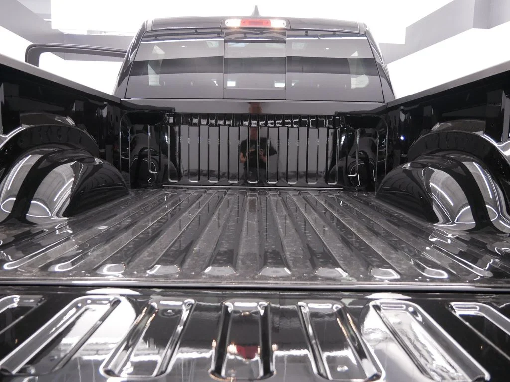 New 2026 Diamond Black Crystal Pearl-Coat Exterior Paint Ram Laramie image 14