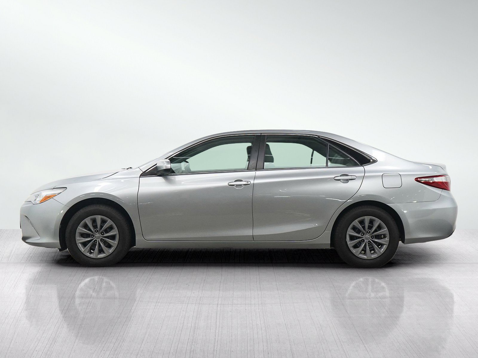 Used 2016 Toyota Camry LE with VIN 4T4BF1FK3GR582542 for sale in Burnsville, Minnesota