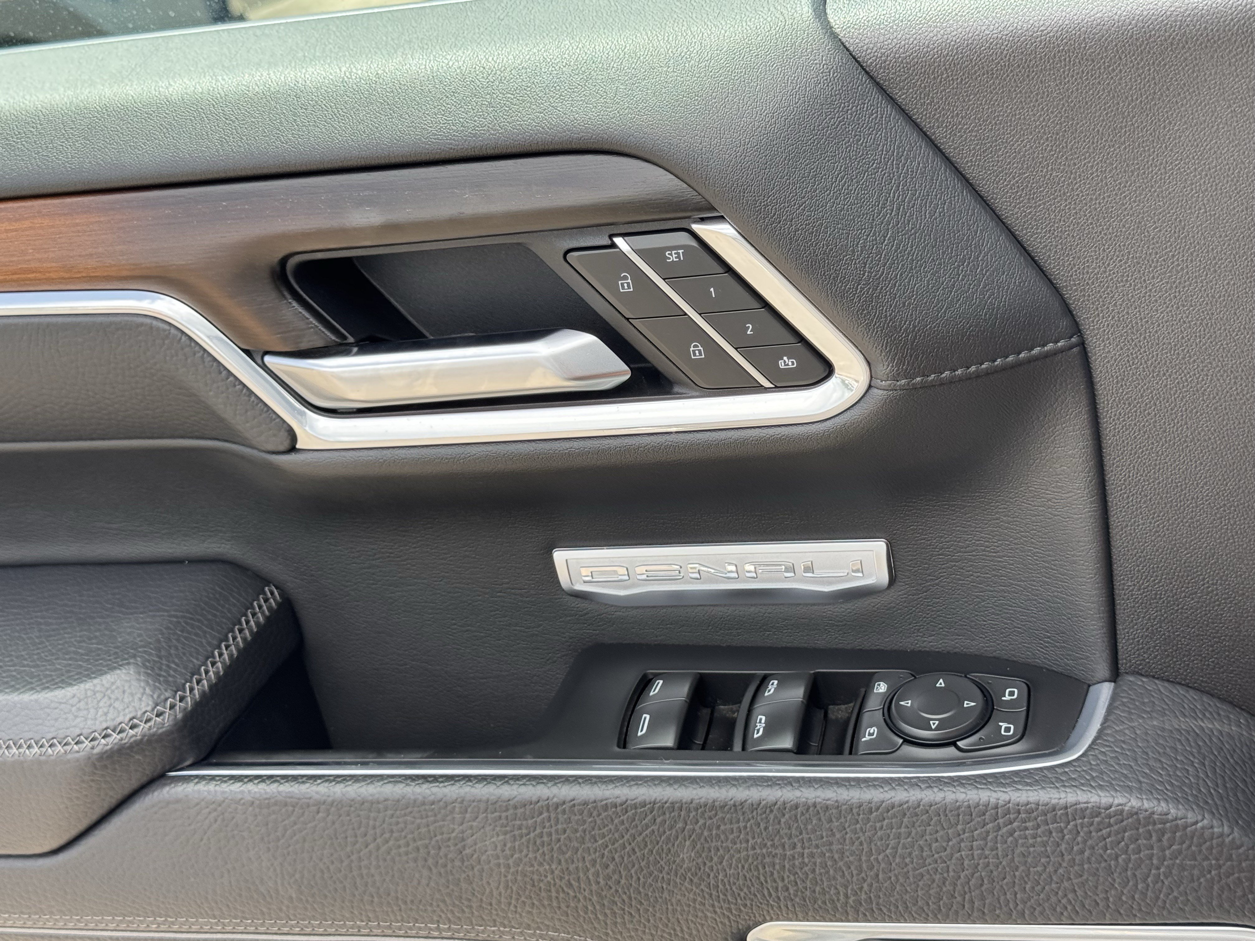 Used 2025 Sterling Metallic GMC Denali image 21