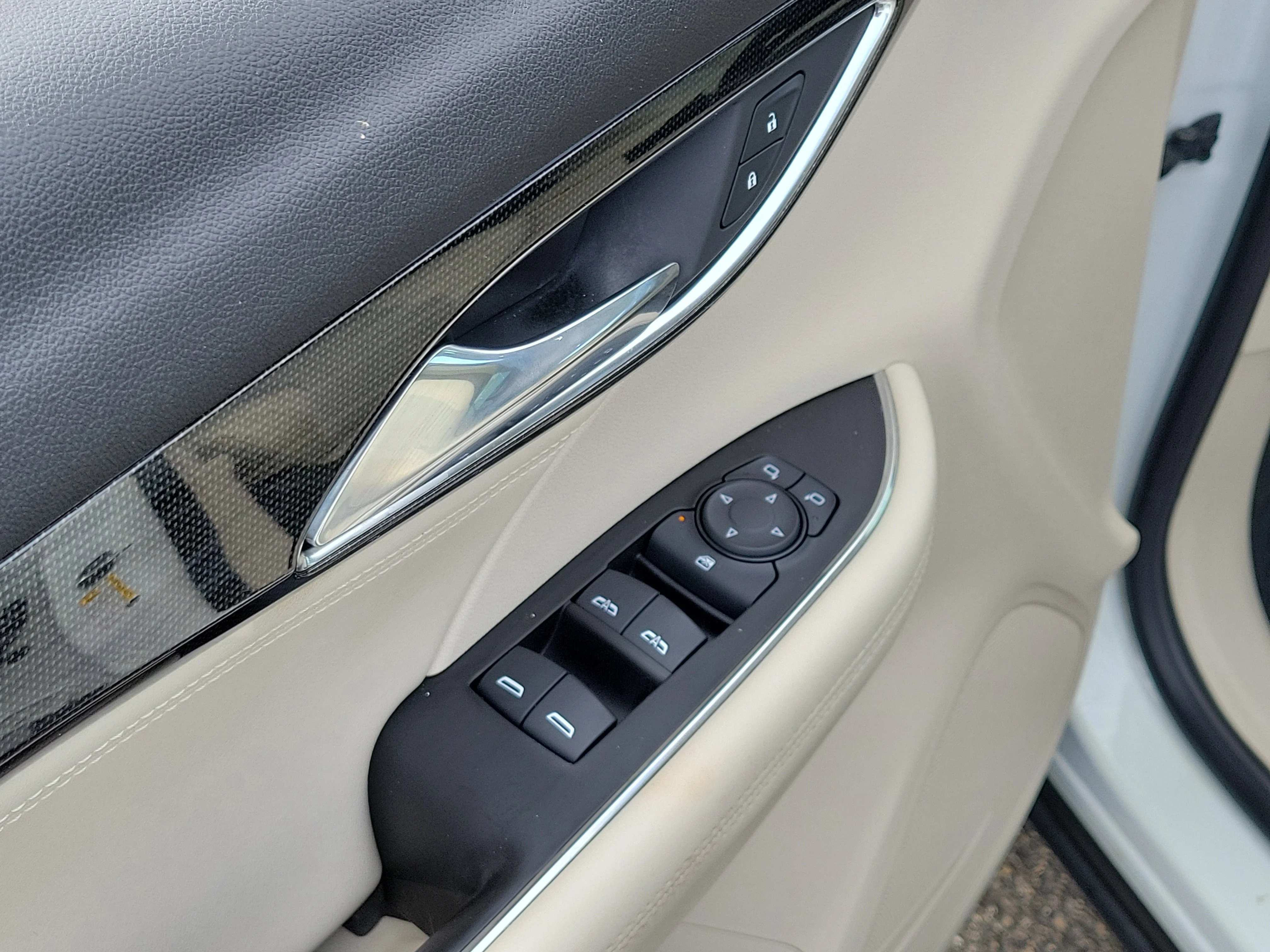 Used 2022 Summit White Buick Preferred image 21