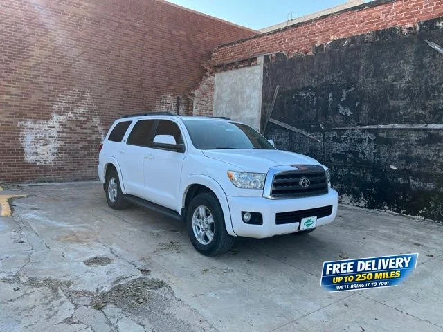 Used 2016 Super White Toyota SR5 image 1