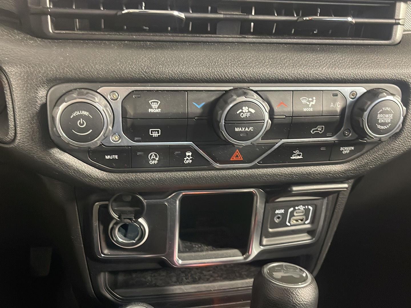 Used 2024 High Velocity Clearcoat Jeep Sport image 18