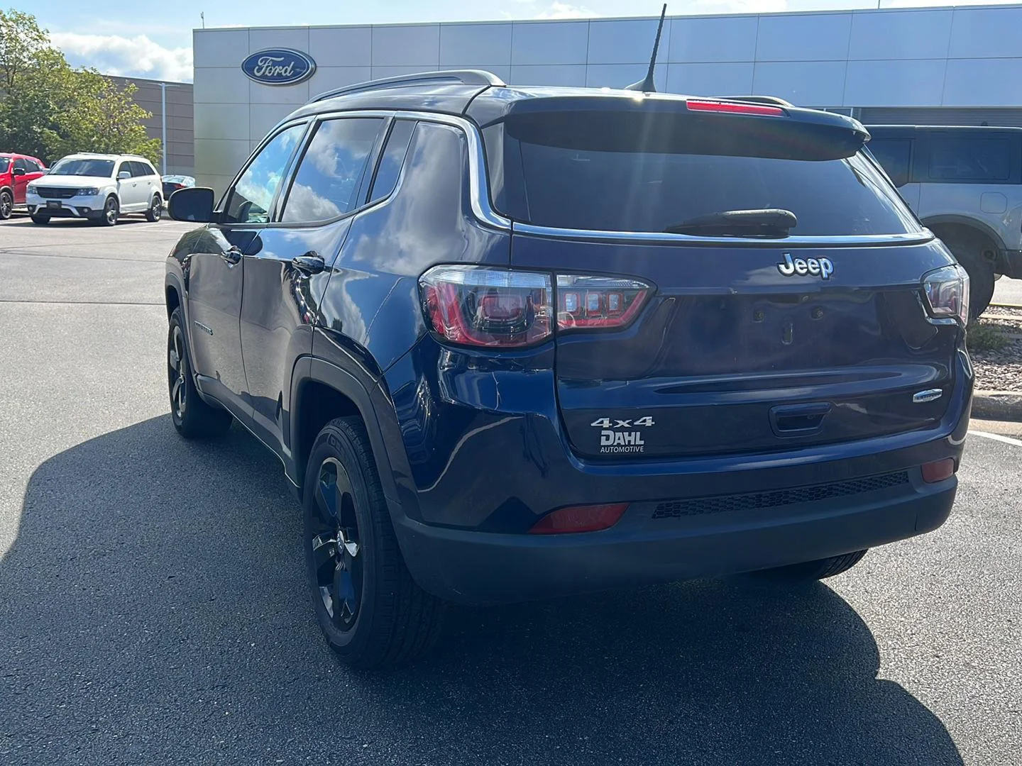 Used 2020 Jazz Blue Pearlcoat Jeep Latitude image 7