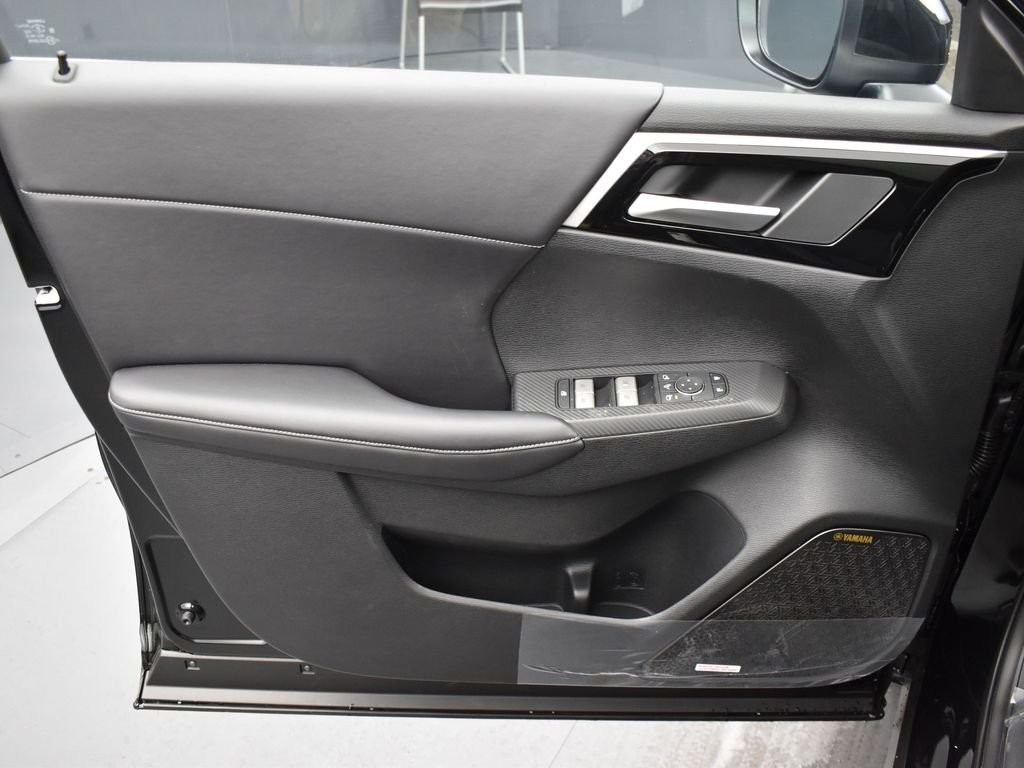 New 2026 Black Mitsubishi SE image 10