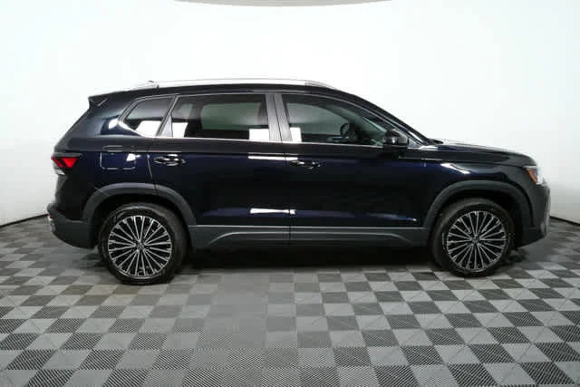 New 2026 Deep Black Pearl Volkswagen SE image 2