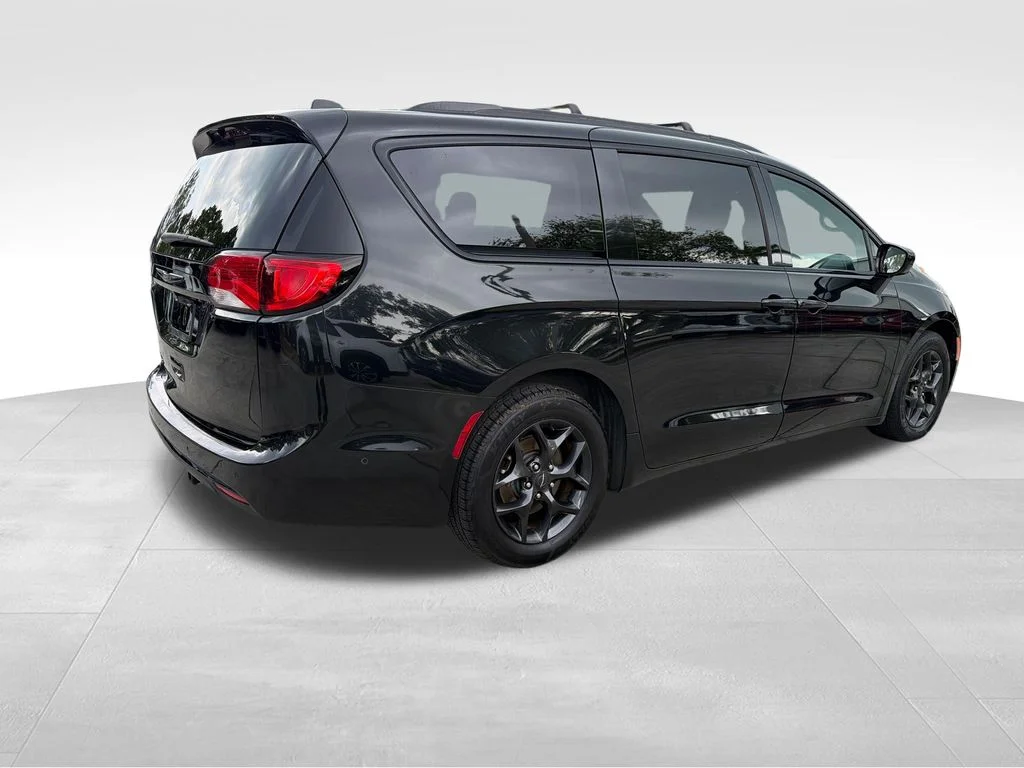 Used 2020 Black Chrysler Touring L Plus image 7