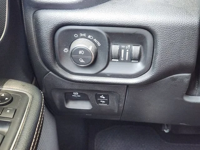 Used 2019 Black Ram Laramie image 22
