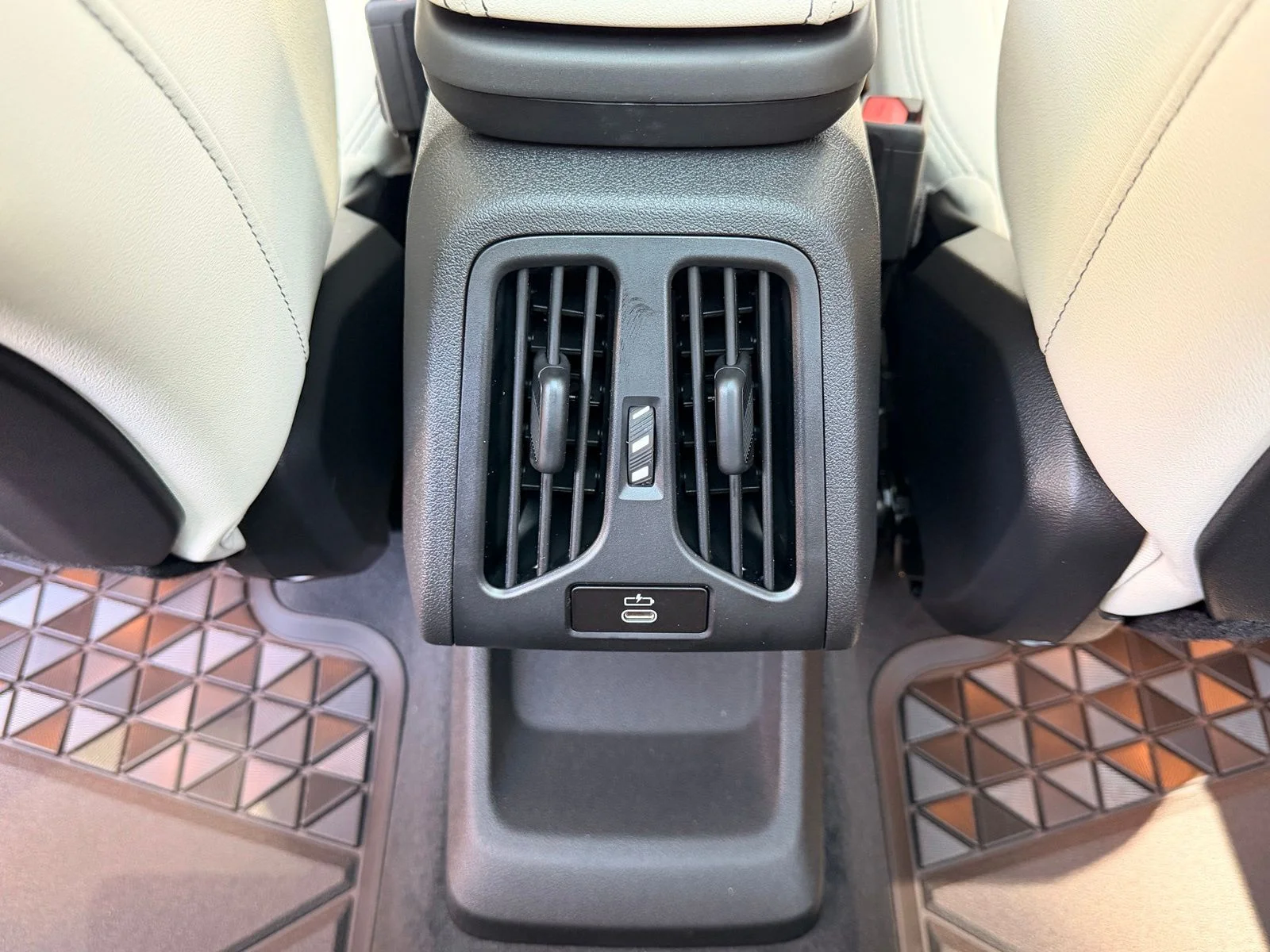 New 2026 Mineral White Metallic BMW xDrive28i image 16