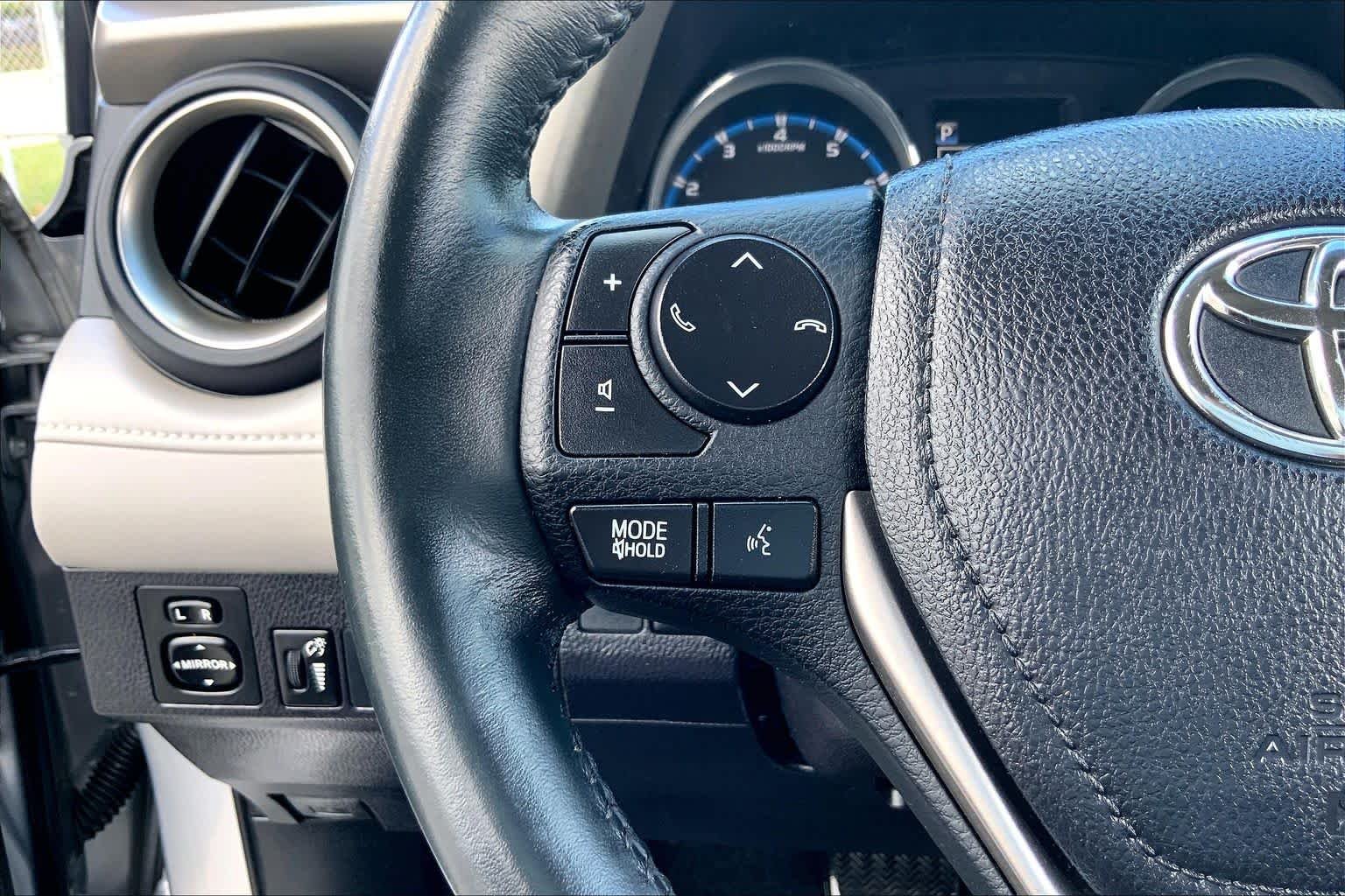 Used 2016 Silver Sky Metallic Toyota XLE image 23