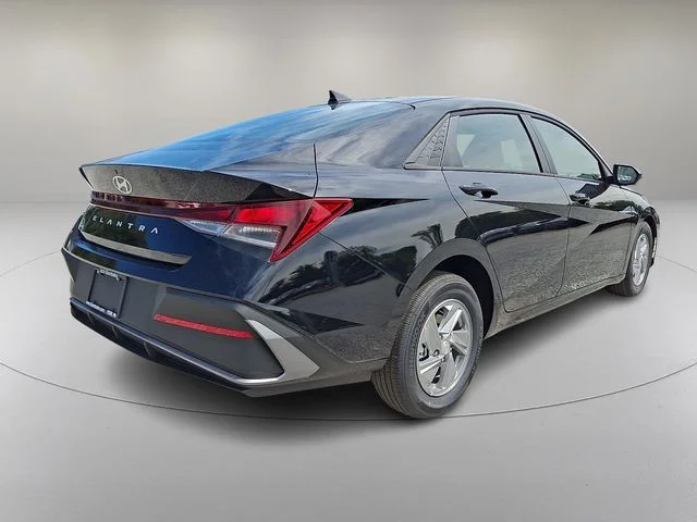 New 2026 Black Hyundai SE image 4
