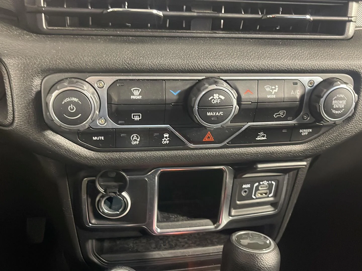 Used 2024 High Velocity Clearcoat Jeep Sport image 18