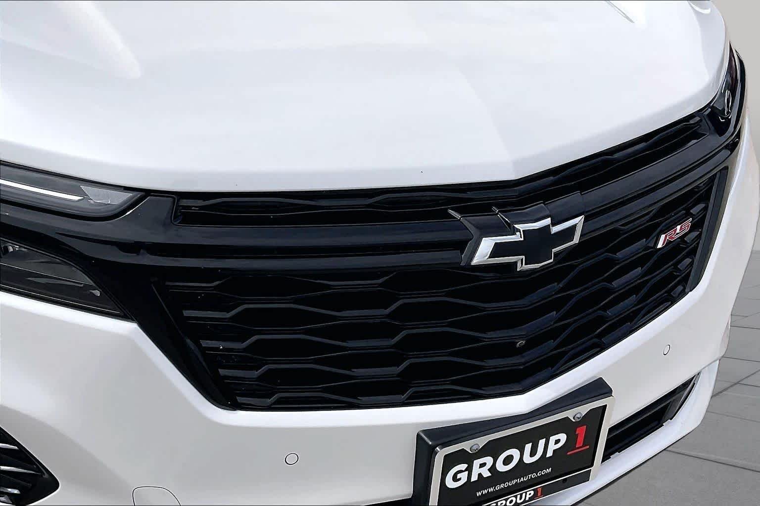 Used 2024 Iridescent Pearl Tricoat Chevrolet RS image 31