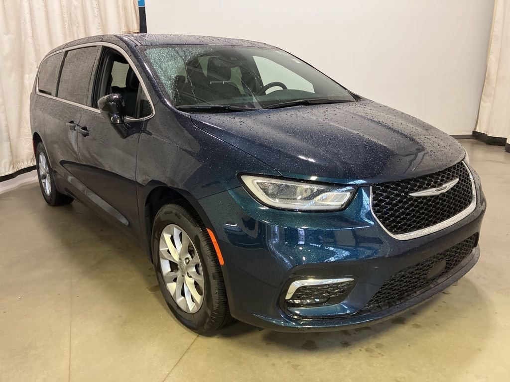 2025 Chrysler Pacifica Select AWD's photo