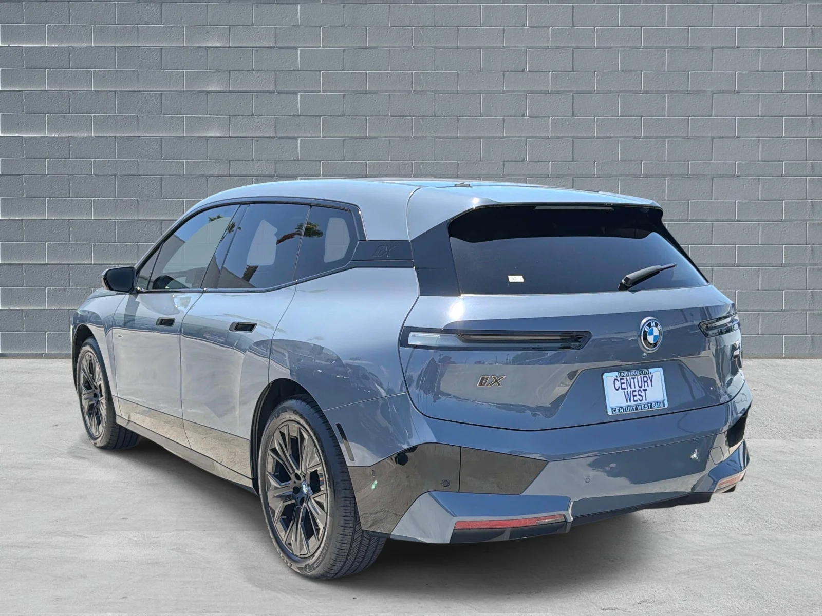 Used 2023 Storm Bay Metallic BMW xDrive50 Sports Activity Vehicle image 3