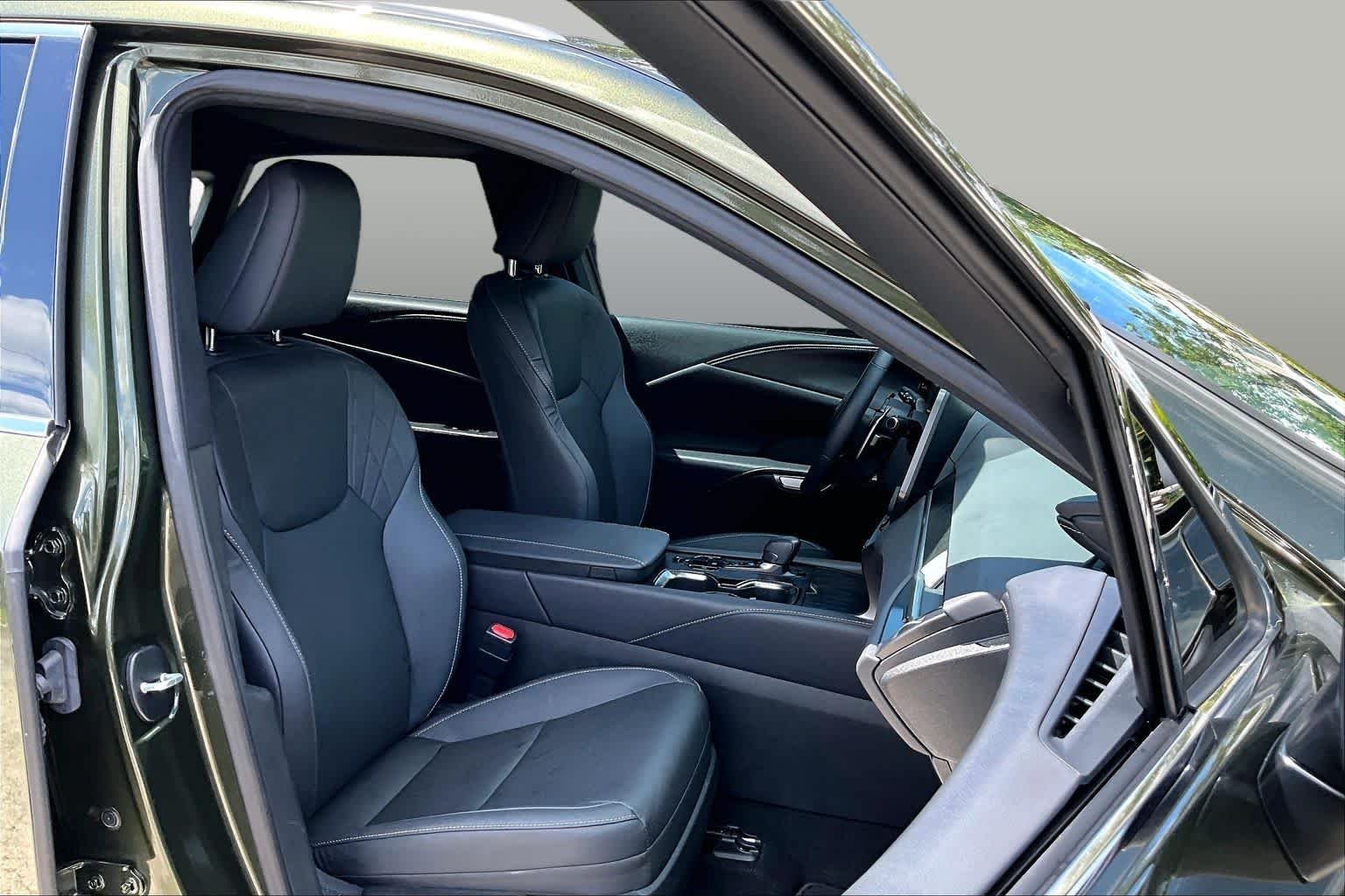 Used 2023 Nori Green Pearl Lexus Premium image 9
