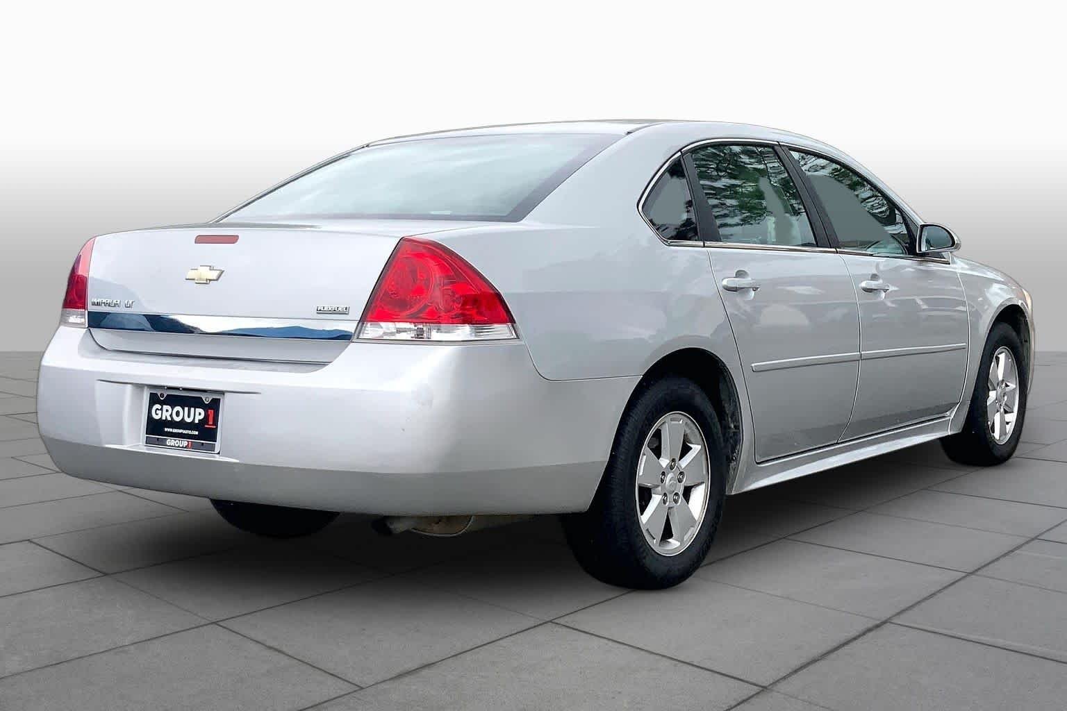 Used 2010 Silver Ice Metallic Chevrolet LT image 12