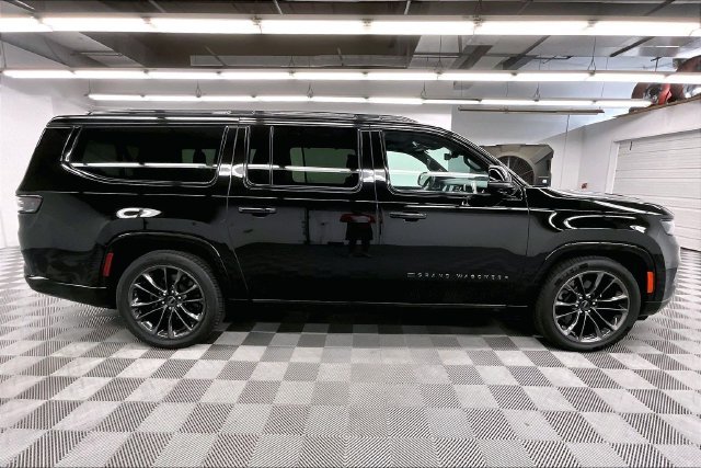Used 2024 Diamond Black Crystal Pearlcoat Jeep Series II image 14