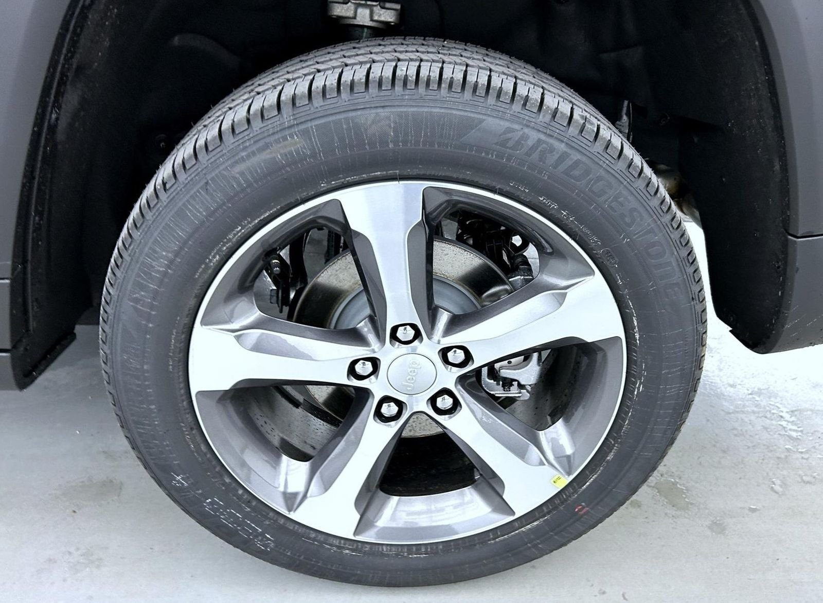 New 2026 Diamond Black Crystal Pearl-Coat Exterior Paint Jeep Limited image 22