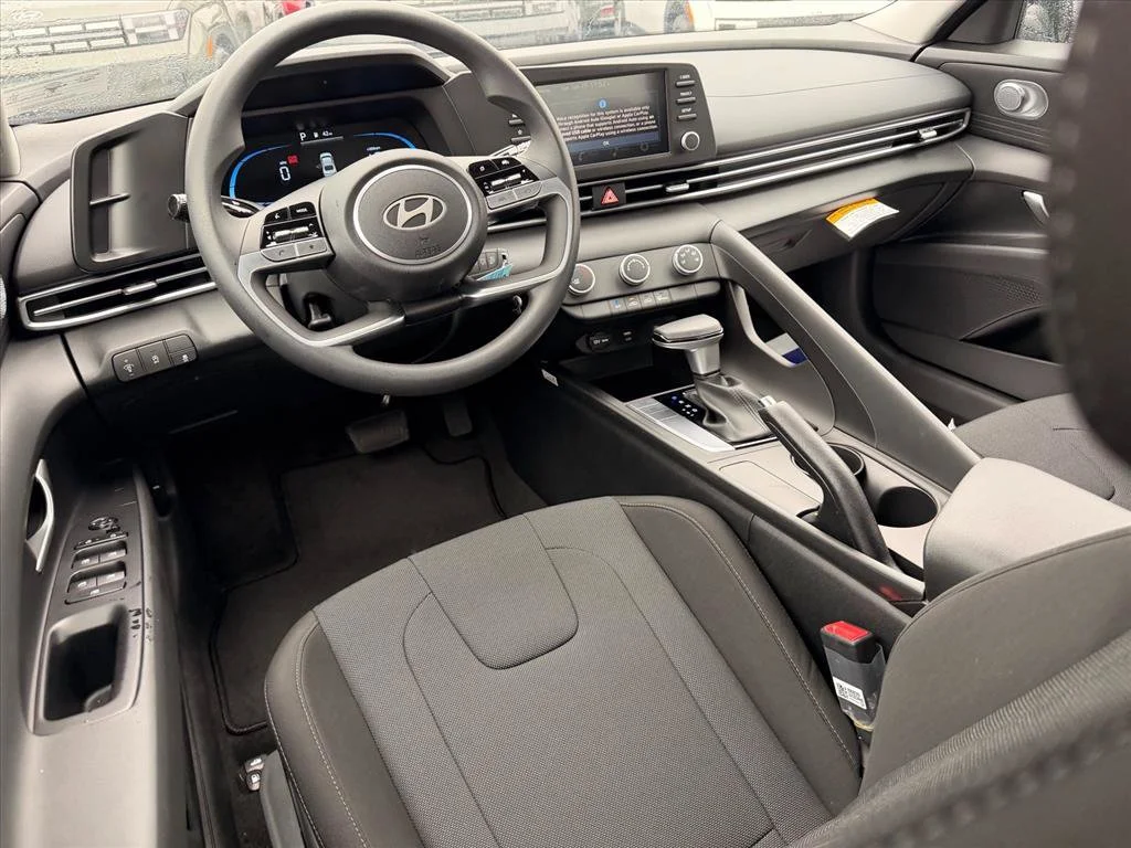 Used 2026 Black Hyundai SE image 5