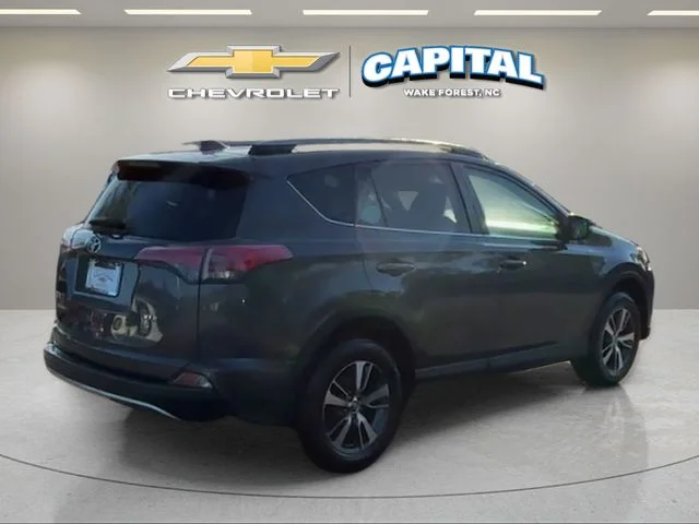 Used 2018 Gray Toyota XLE image 5
