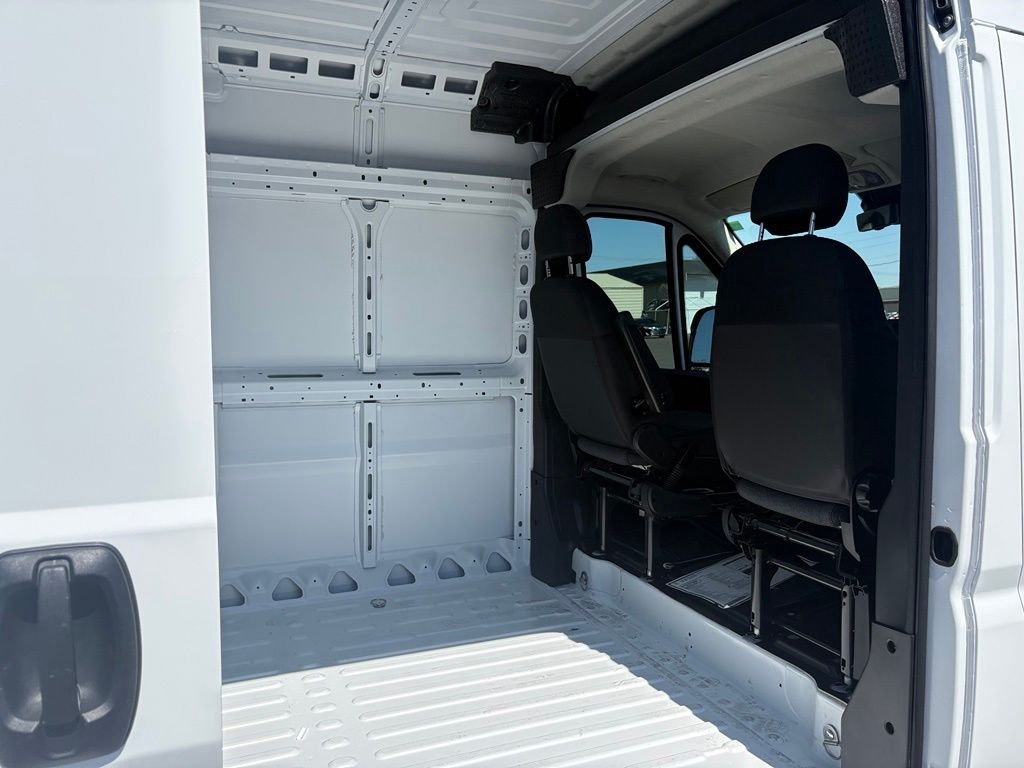 New 2026 Bright White Clear-Coat Exterior Paint RAM High Roof image 32