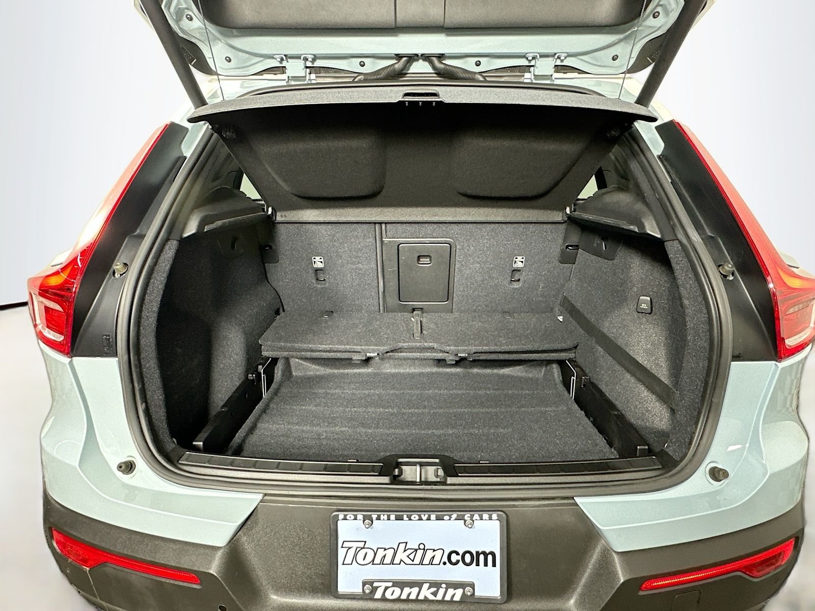 Used 2019 Amazon Blue Volvo Momentum image 25