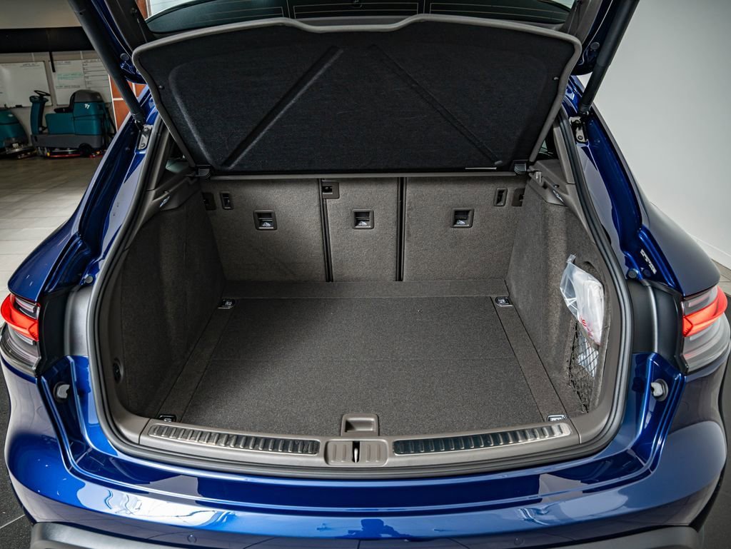 New 2026 Gentian Blue Metallic Porsche  image 40