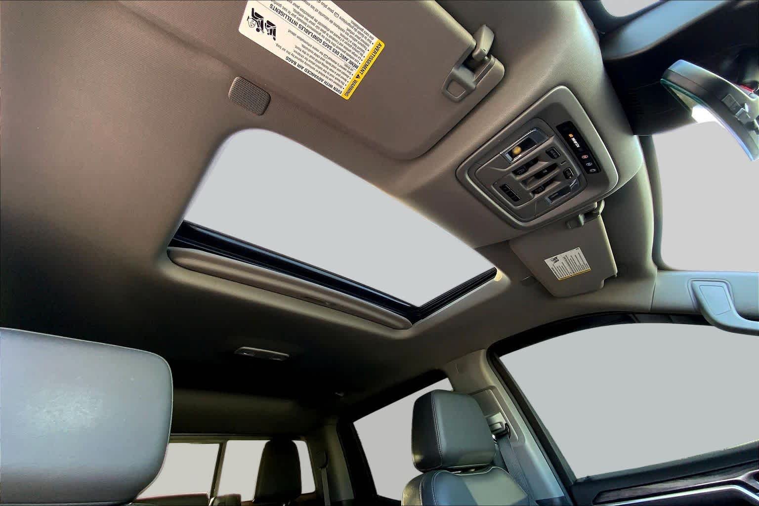 Used 2022 Summit White Chevrolet LTZ image 10