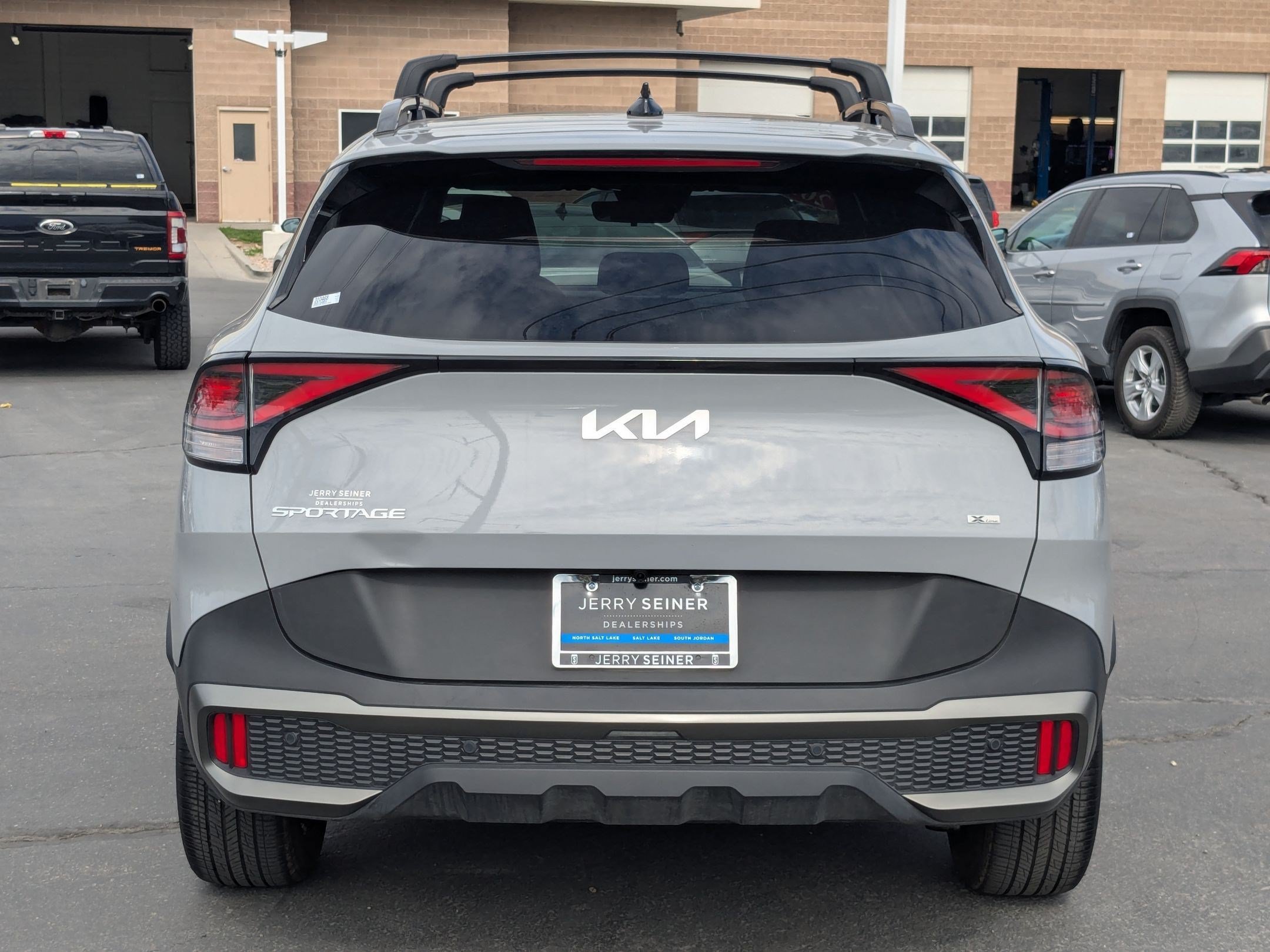 Used 2024 Wolf Gray Kia X-Line image 4