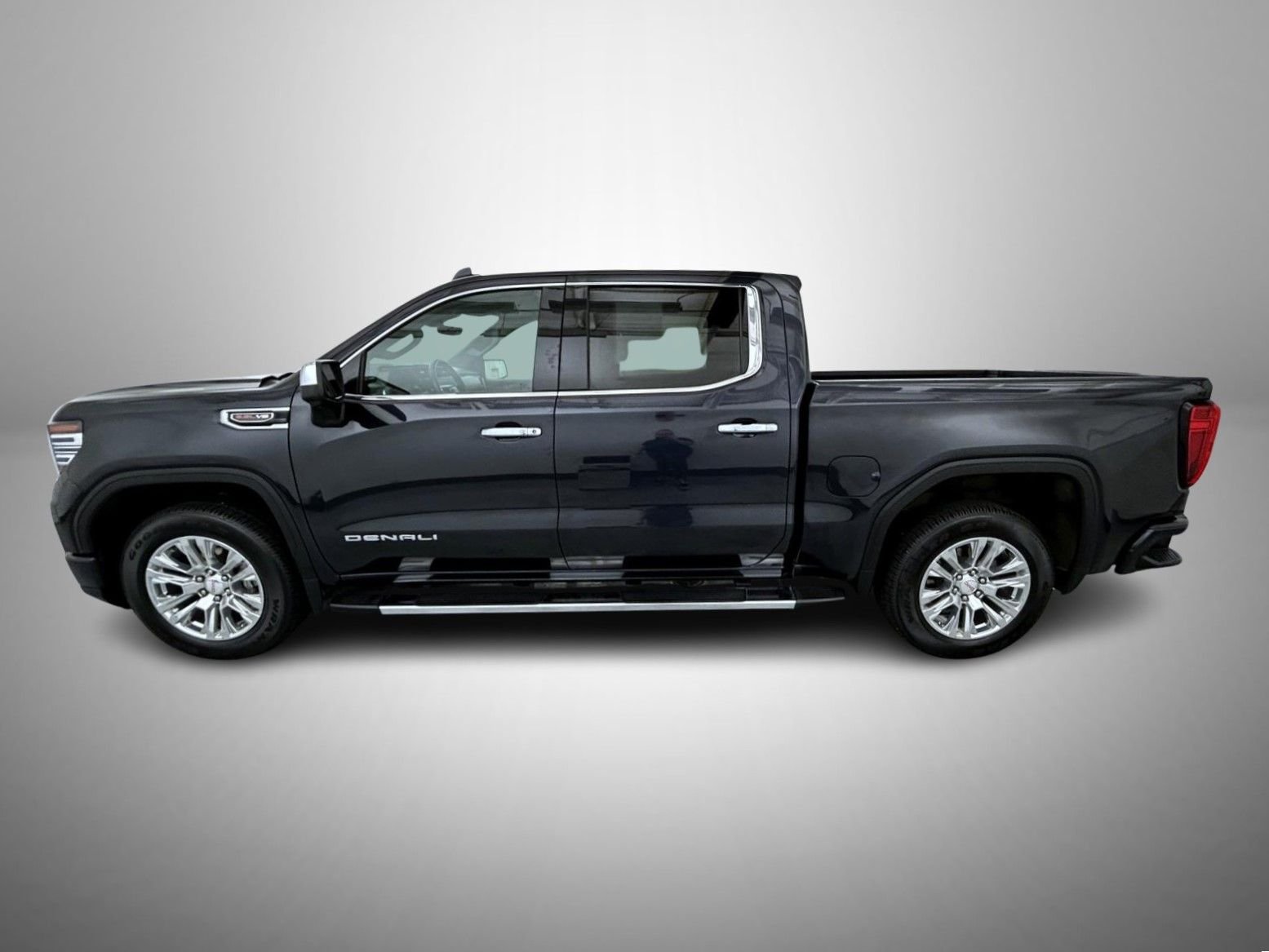Used 2023 Silver GMC Denali image 8