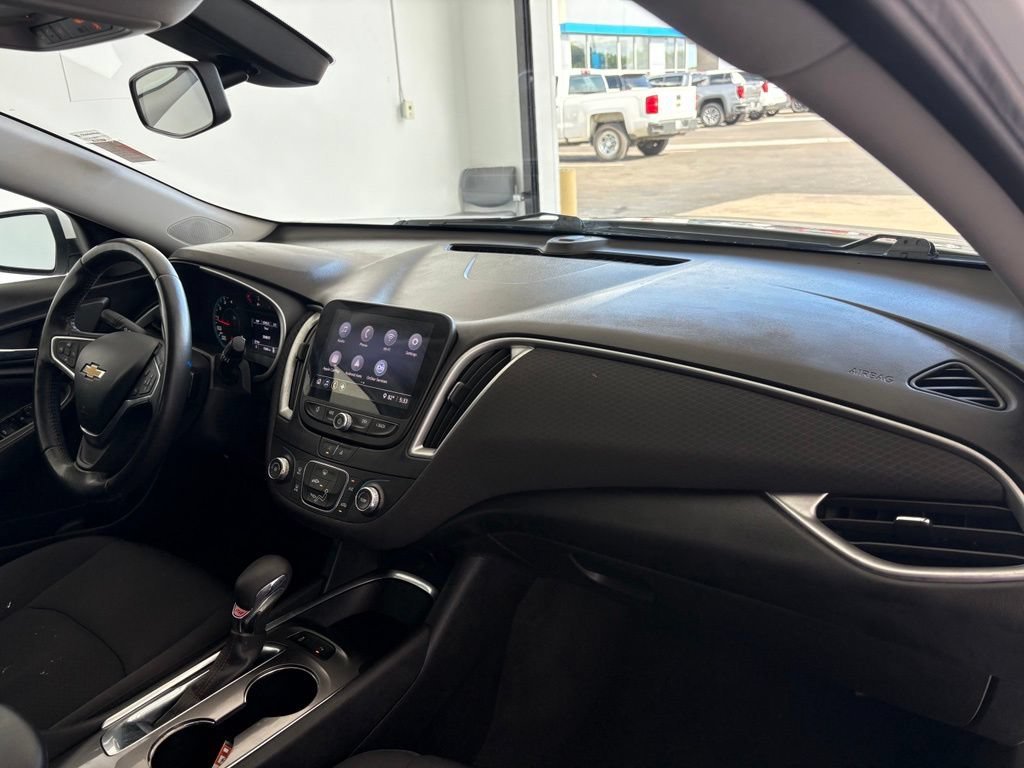 Used 2021 SUMMIT WHITE Chevrolet RS image 35